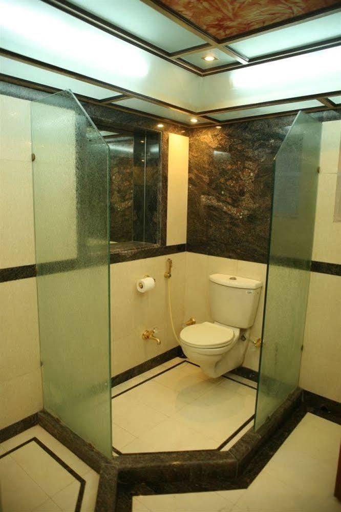 Hotel Trimoorti Kolkata Exterior photo